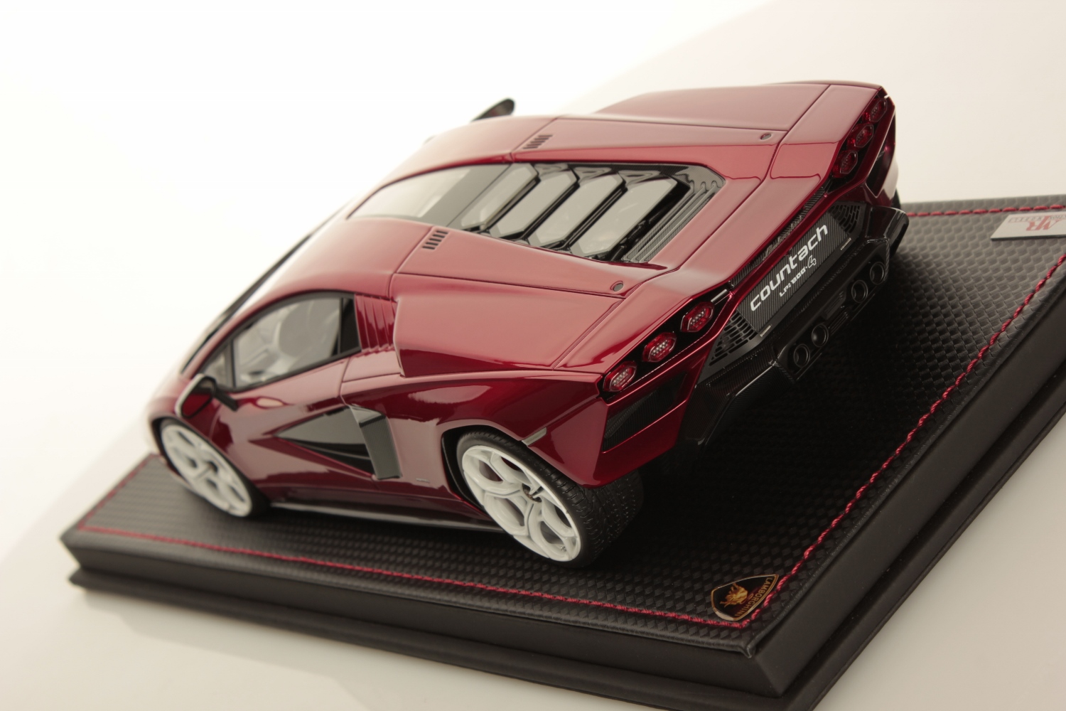 mr-collection-models-lamborghini-countach-lpi-800-4-1-18 image 4