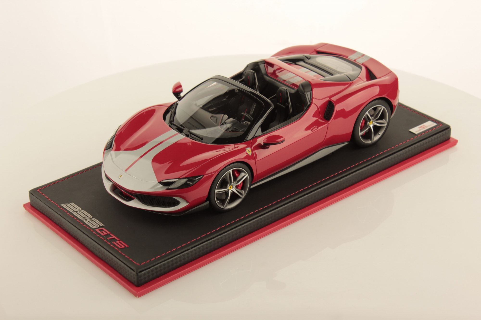 mr-collection-models-ferrari-296-gts-1-18-miniature-auto-de-collection image 1