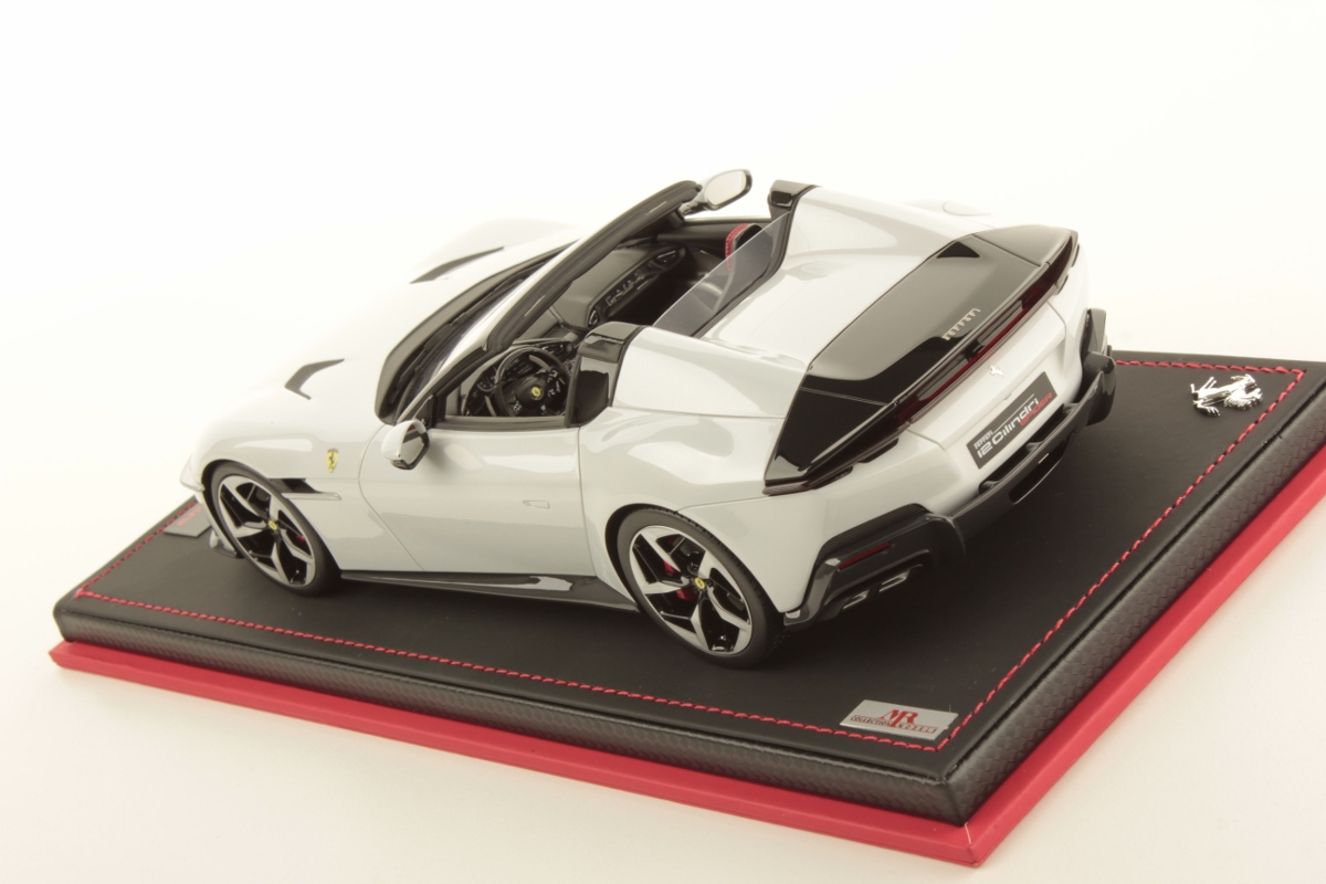 mr-collection-models-ferrari-12-cilindri-spider-miniature-auto-de-collection-2 image 4