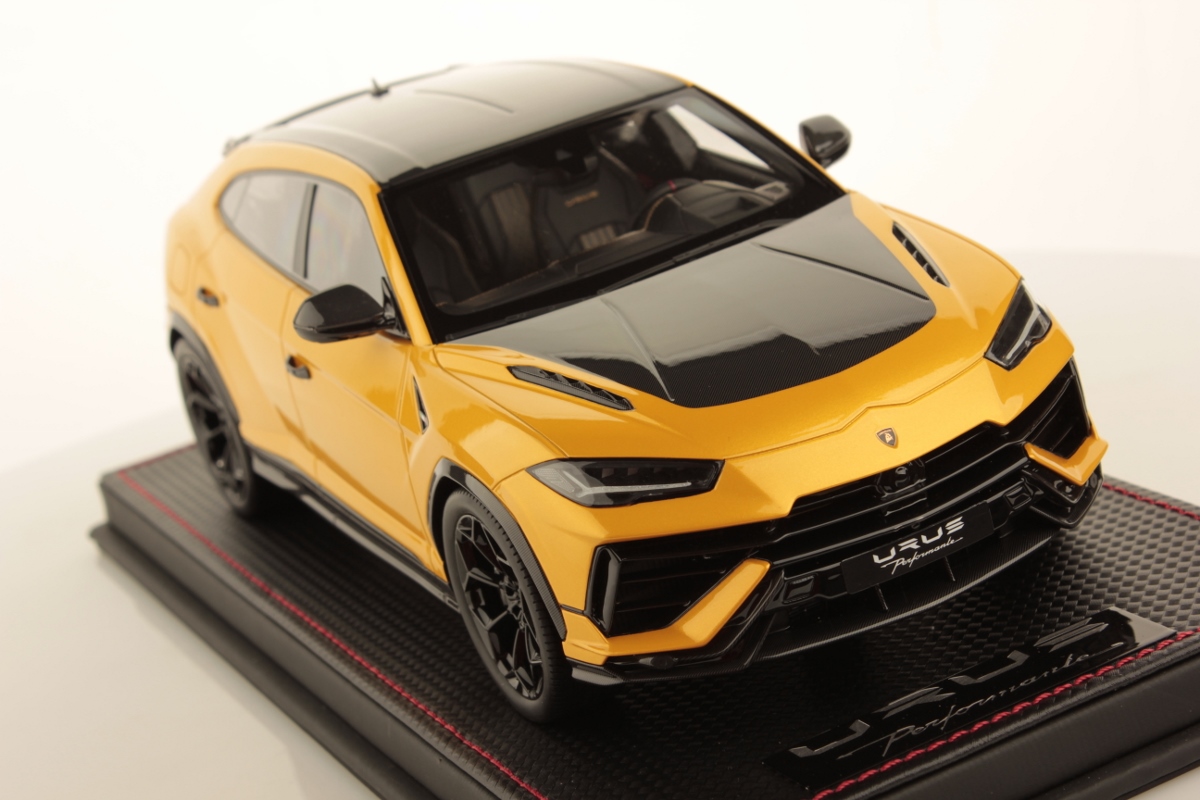 mr-collection-models-lamborghini-urus-performante-1-18-miniature-suv-super-sport image 3