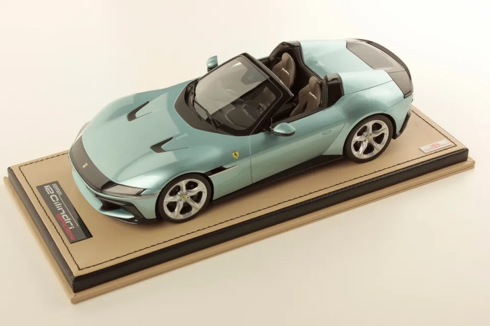 mr-collection-models-ferrari-12-cilindri-spider-miniature-auto-de-collection image 1