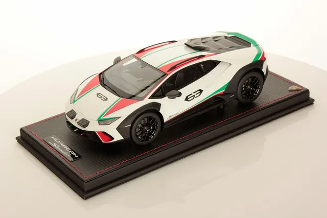 mr-collection-models-lamborghini-hurac-n-sterrato-1-18-maquette-de-collection image 1