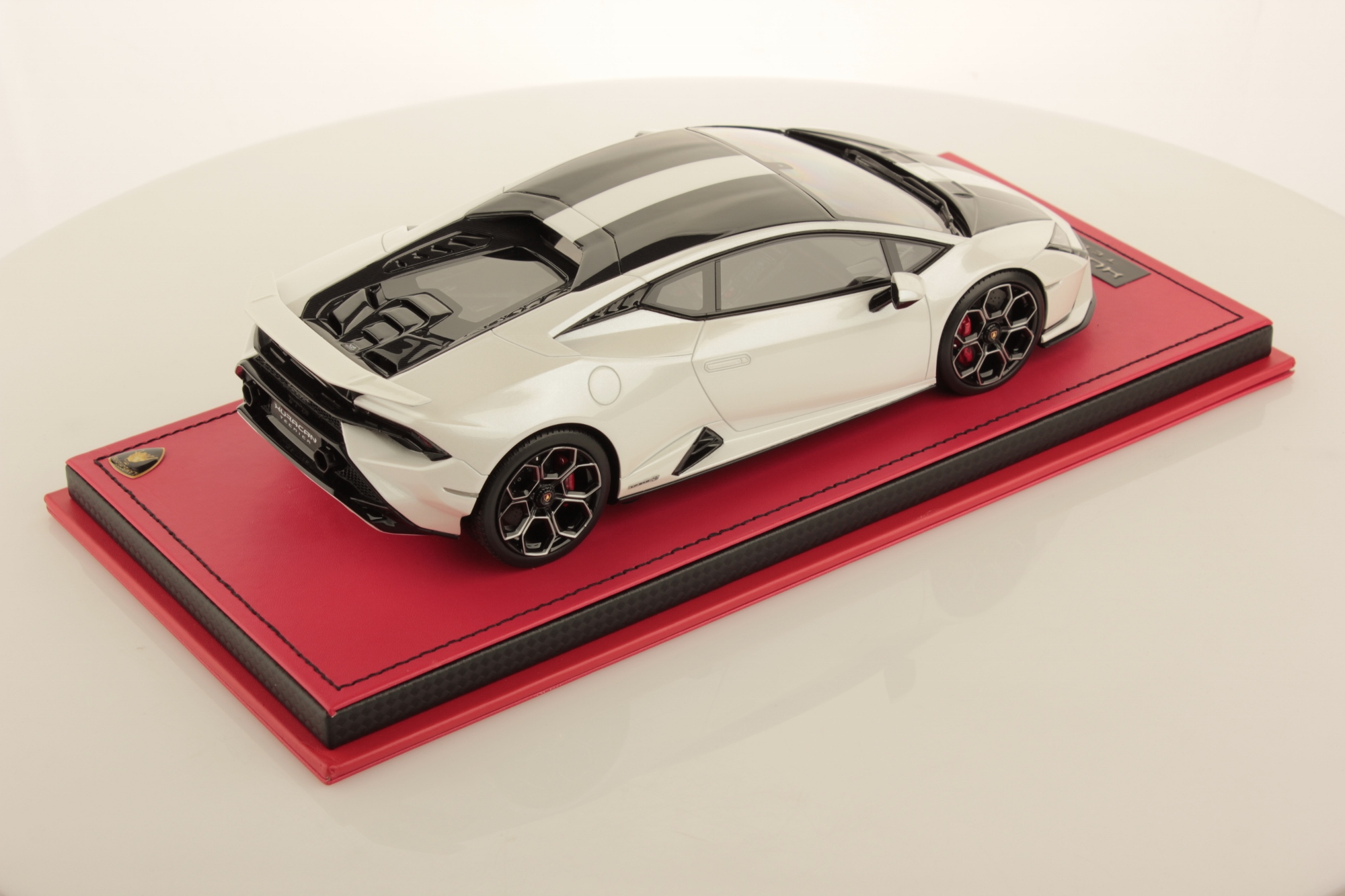 mr-collection-models-lamborghini-hurac-n-tecnica-miniature-auto-1-18 image 2