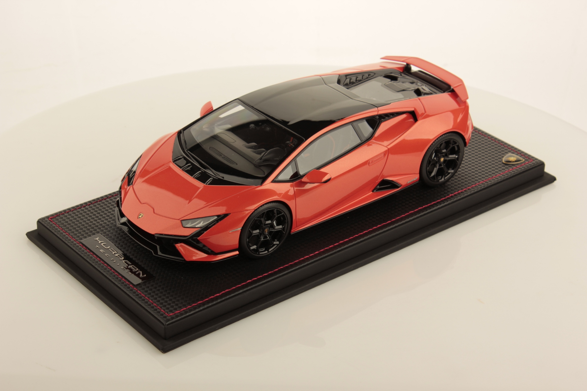 mr-collection-models-lamborghini-hurac-n-tecnica-1-18-miniature-auto-de-collecti image 1