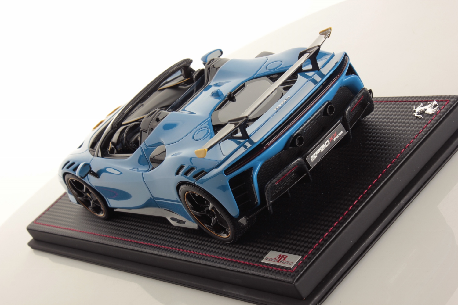 mr-collection-models-ferrari-sf90-xx-spider-miniature-auto-de-collection-2 image 4