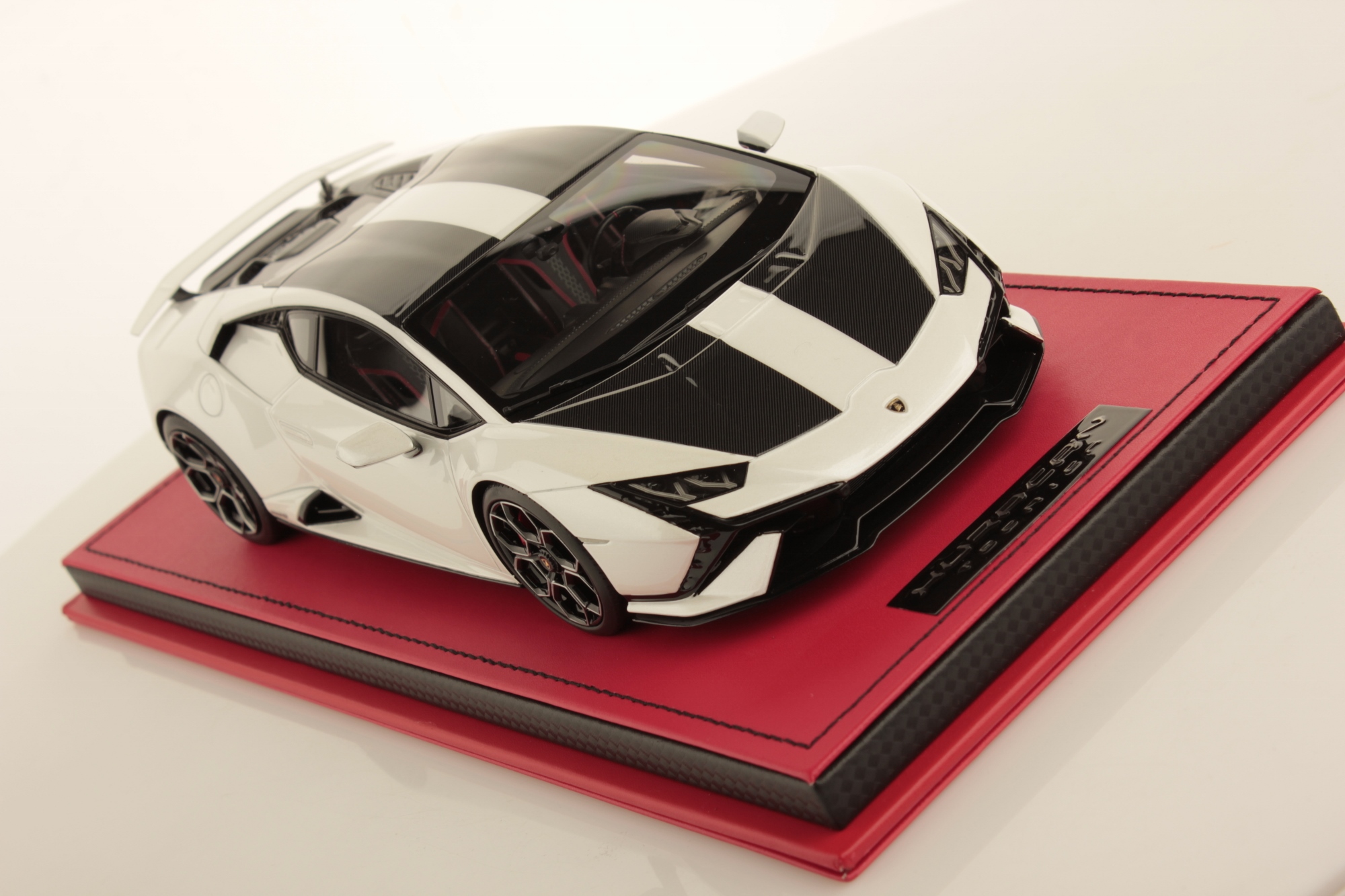 mr-collection-models-lamborghini-hurac-n-tecnica-miniature-auto-1-18 image 3