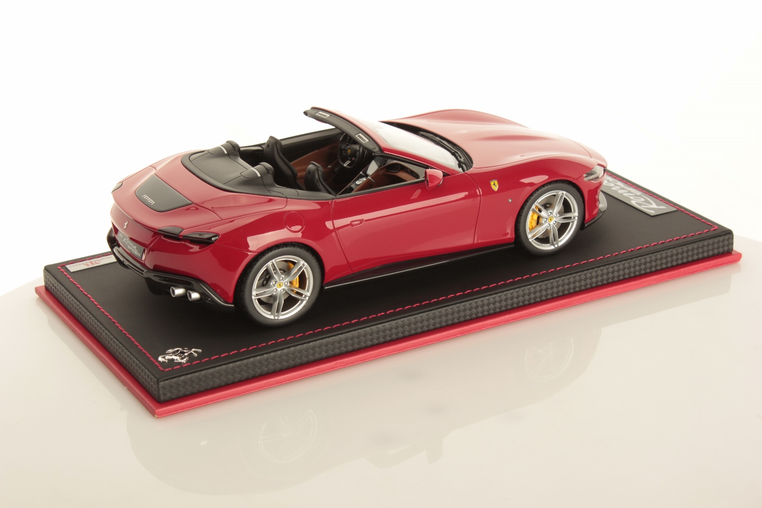 mr-collection-models-ferrari-roma-spider-1-18-miniature-auto-cabriolet-2 image 2