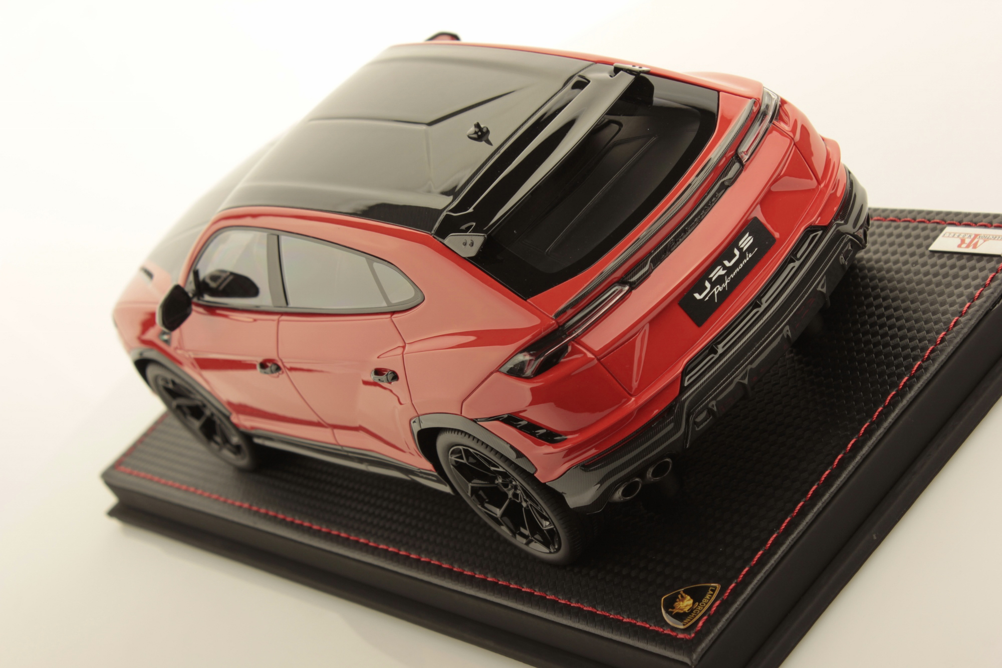 mr-collection-models-lamborghini-urus-performante-1-18-miniature-suv-sportif image 4