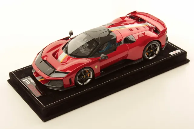 mr-collection-models-ferrari-f80-1-18-5 image 1