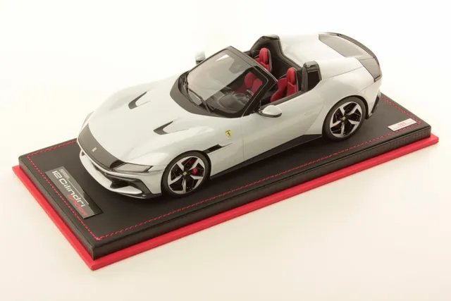 mr-collection-models-ferrari-12-cilindri-spider-miniature-auto-de-collection-2 image 1