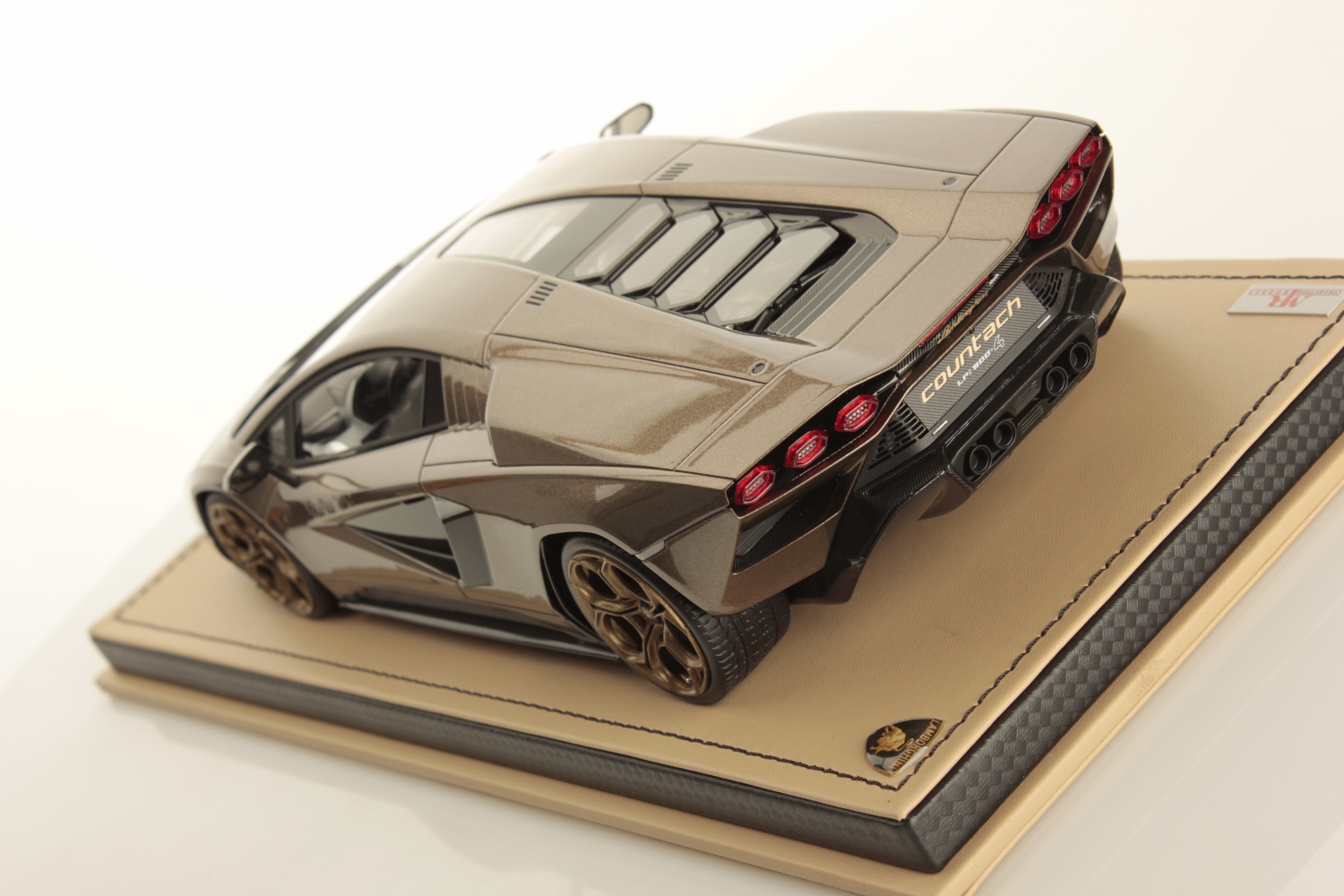 mr-collection-models-lamborghini-countach-lpi-800-4-1-18-3 image 4