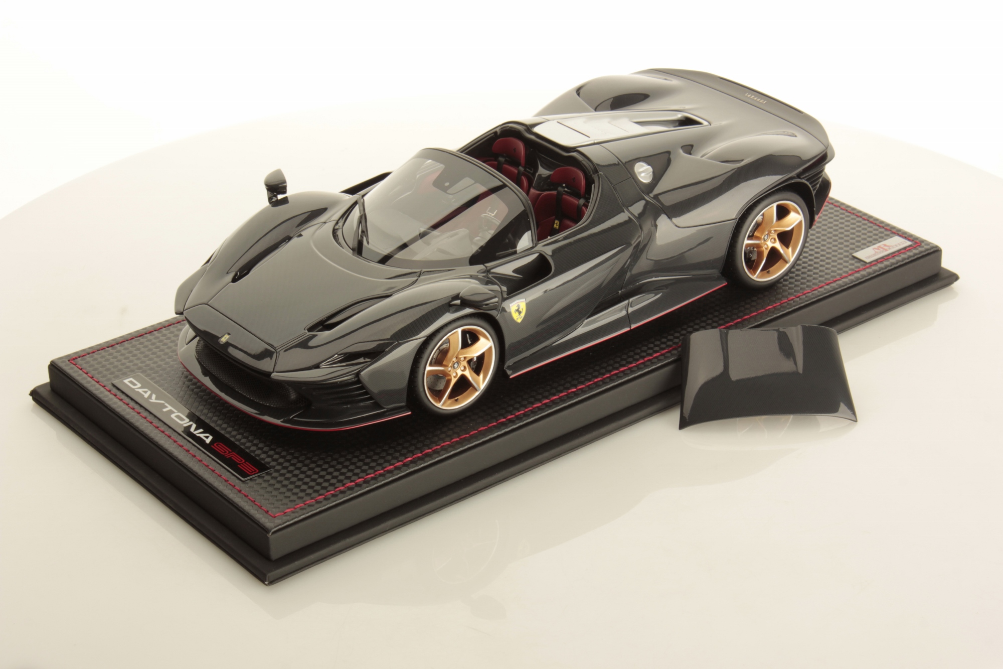 mr-collection-models-ferrari-daytona-sp3-1-18-maquette-de-collection image 1