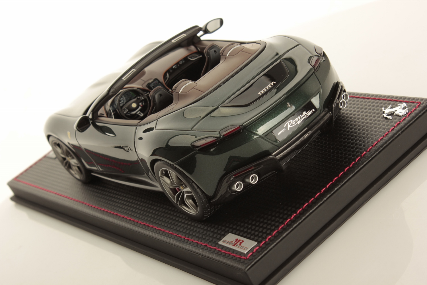 mr-collection-models-ferrari-roma-spider-1-18-miniature-auto-de-collection image 4