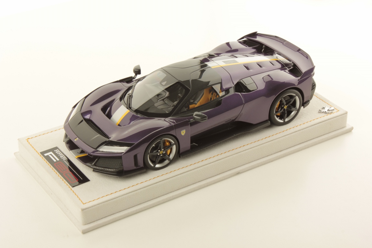 mr-collection-models-ferrari-f80-1-18-miniature-auto-2 image 1