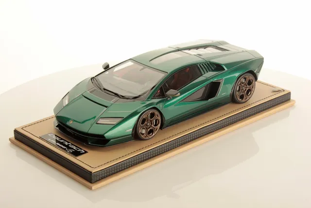 mr-collection-models-lamborghini-countach-lpi-800-4-1-18-miniature-auto image 1