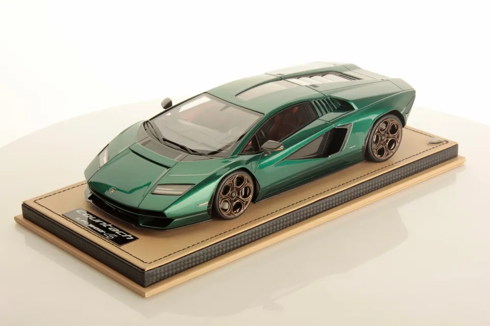 mr-collection-models-lamborghini-countach-lpi-800-4-1-18-miniature-auto image 1