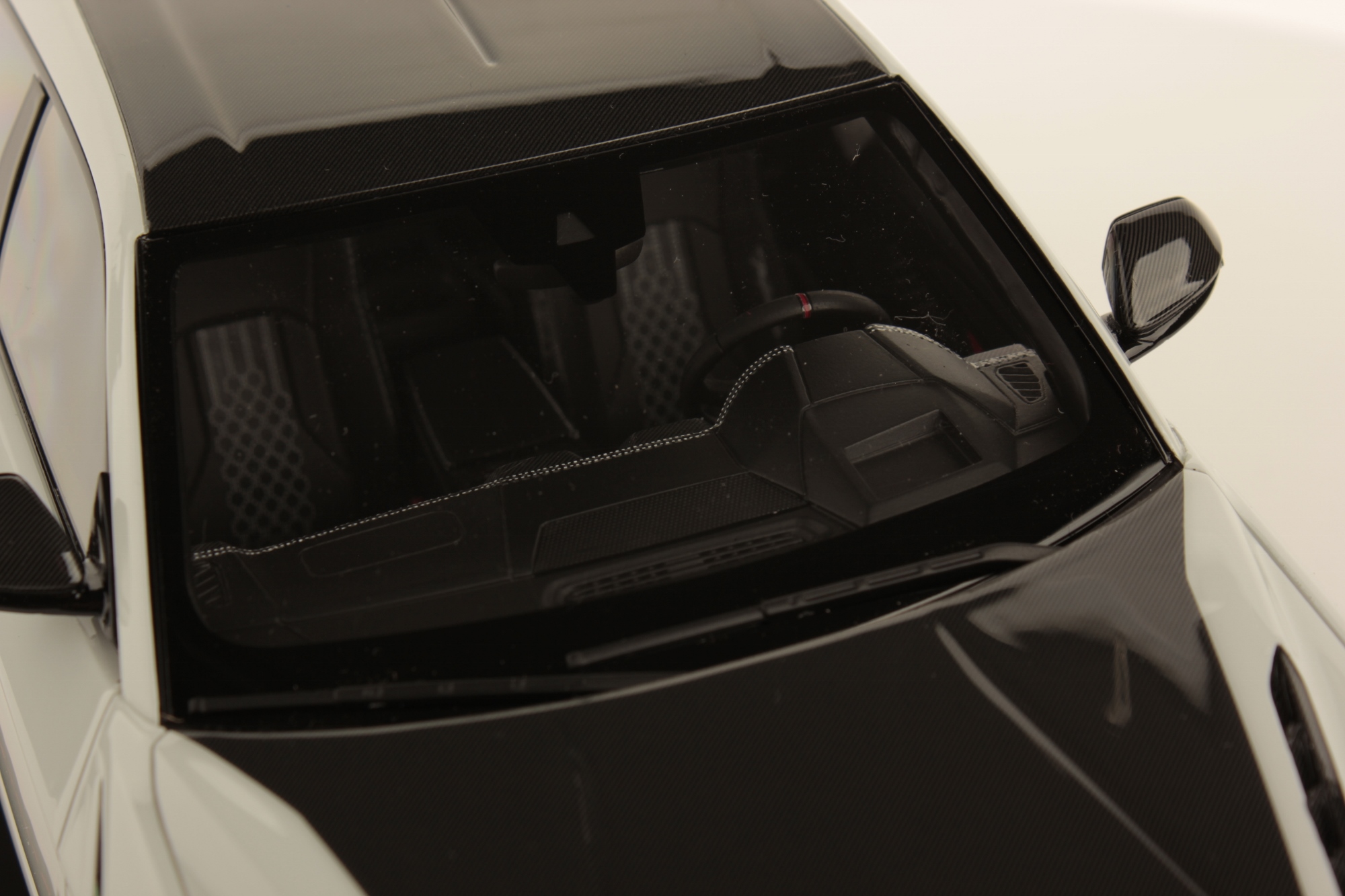 mr-collection-models-lamborghini-urus-performante-1-18-miniature-suv image 5