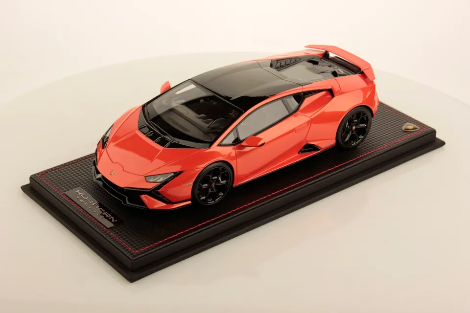 mr-collection-models-lamborghini-hurac-n-tecnica-1-18-miniature-auto-de-collecti image 1