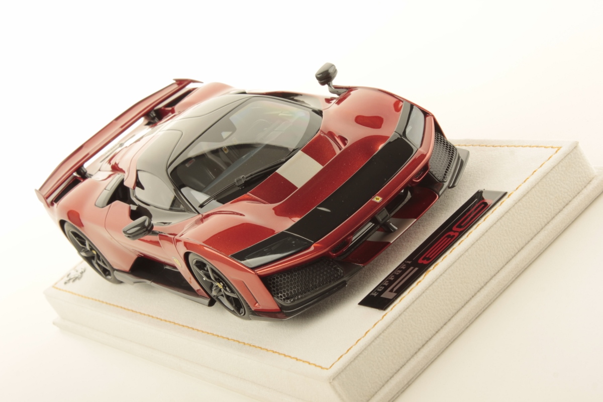 mr-collection-models-ferrari-f80-miniature-auto-de-collection image 3