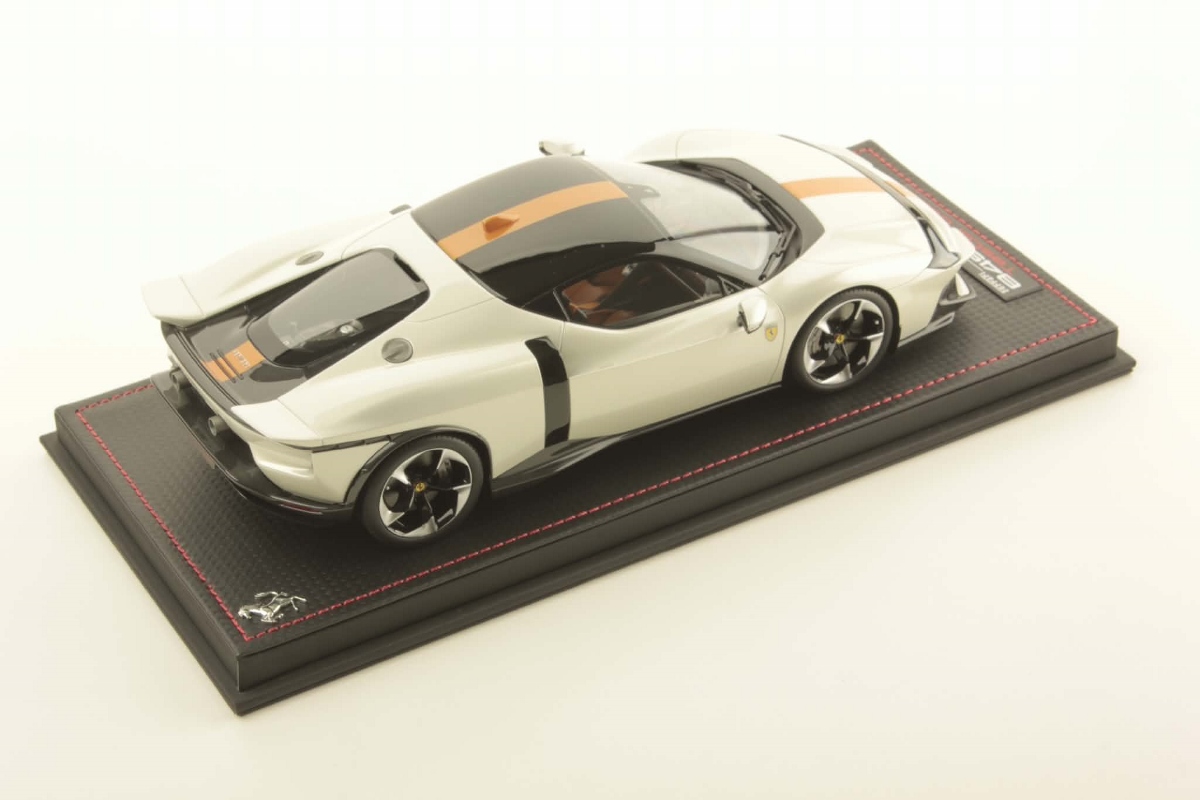 mr-collection-models-ferrari-849-testarossa-1-18-3 image 2