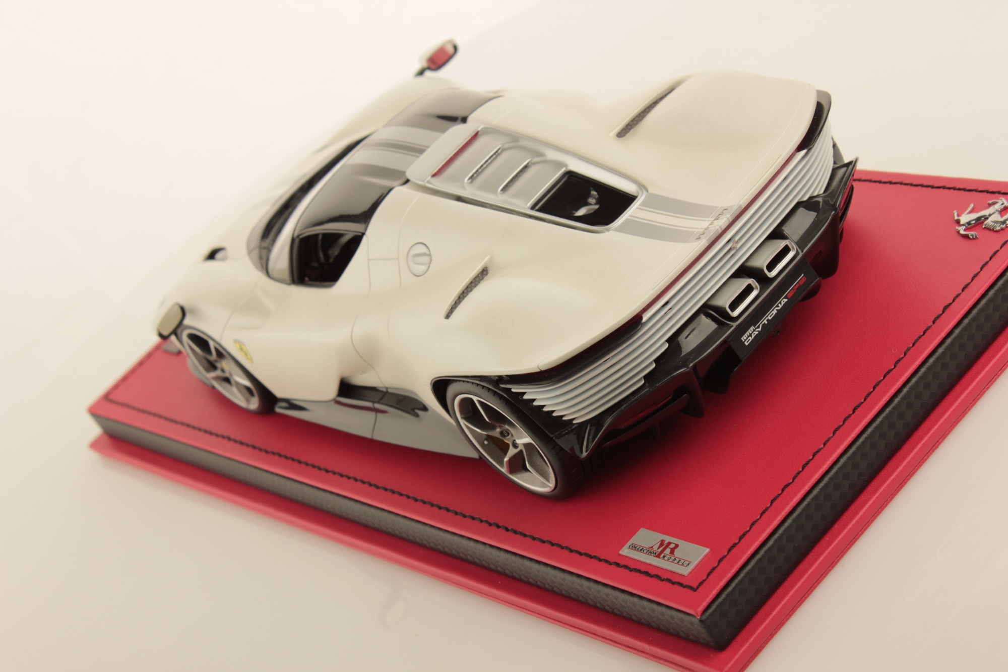 mr-collection-models-ferrari-daytona-sp3-1-18-5 image 4