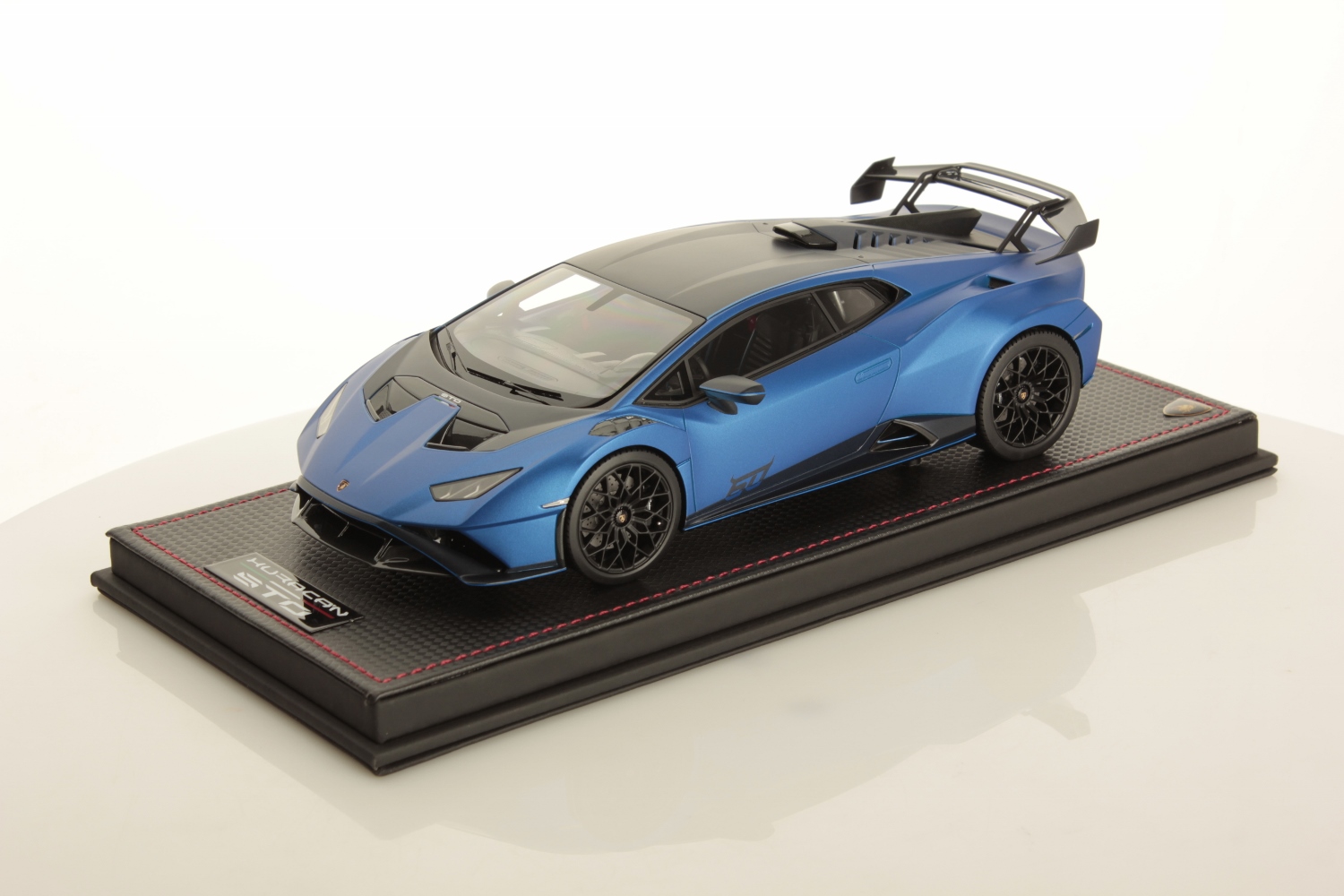mr-collection-models-lamborghini-hurac-n-sto-60th-1-18-miniature-auto-de-collect image 1