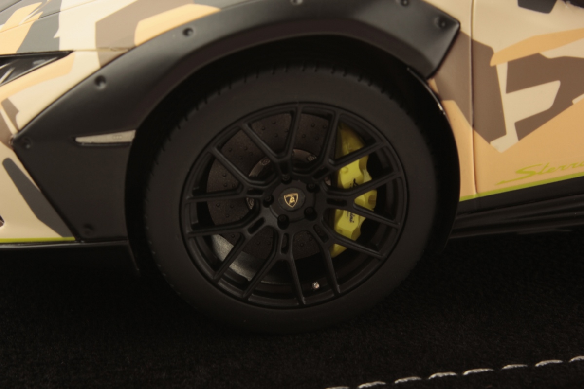 mr-collection-models-lamborghini-hurac-n-sterrato-all-terrain-1-18 image 5