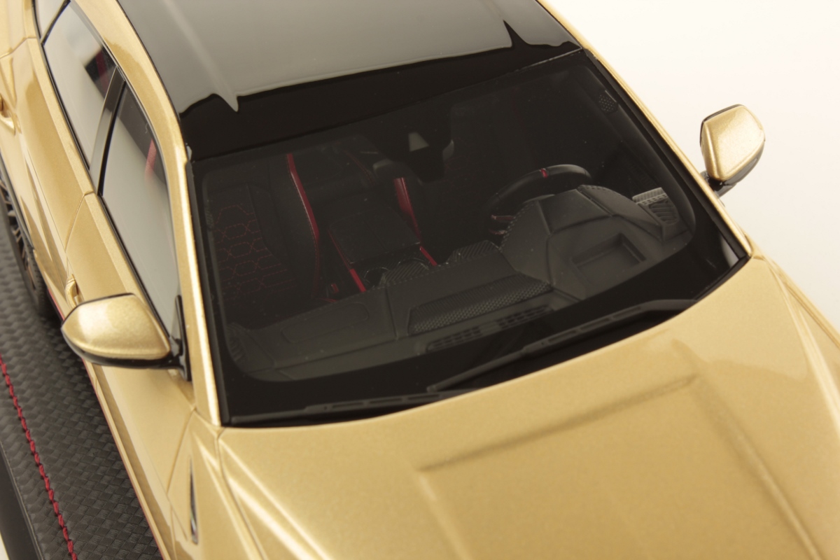 mr-collection-models-lamborghini-urus-se-1-18-miniature-suv-hybride image 6