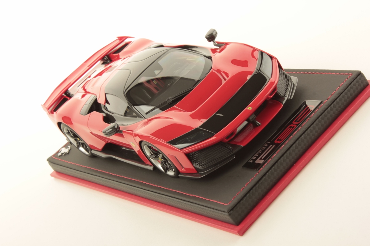 mr-collection-models-ferrari-f80-1-18-miniature-auto-de-collection image 3