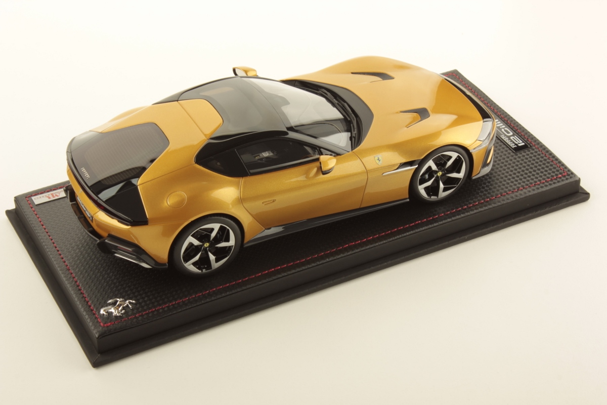 mr-collection-models-ferrari-12-cilindri-1-18-miniature-auto-de-collection image 2