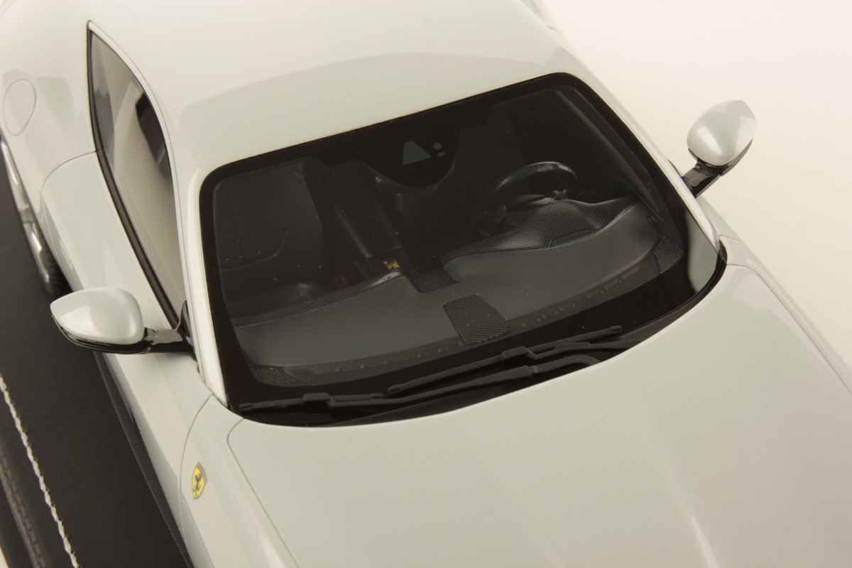 mr-collection-models-ferrari-amalfi-1-18-miniature-auto image 6