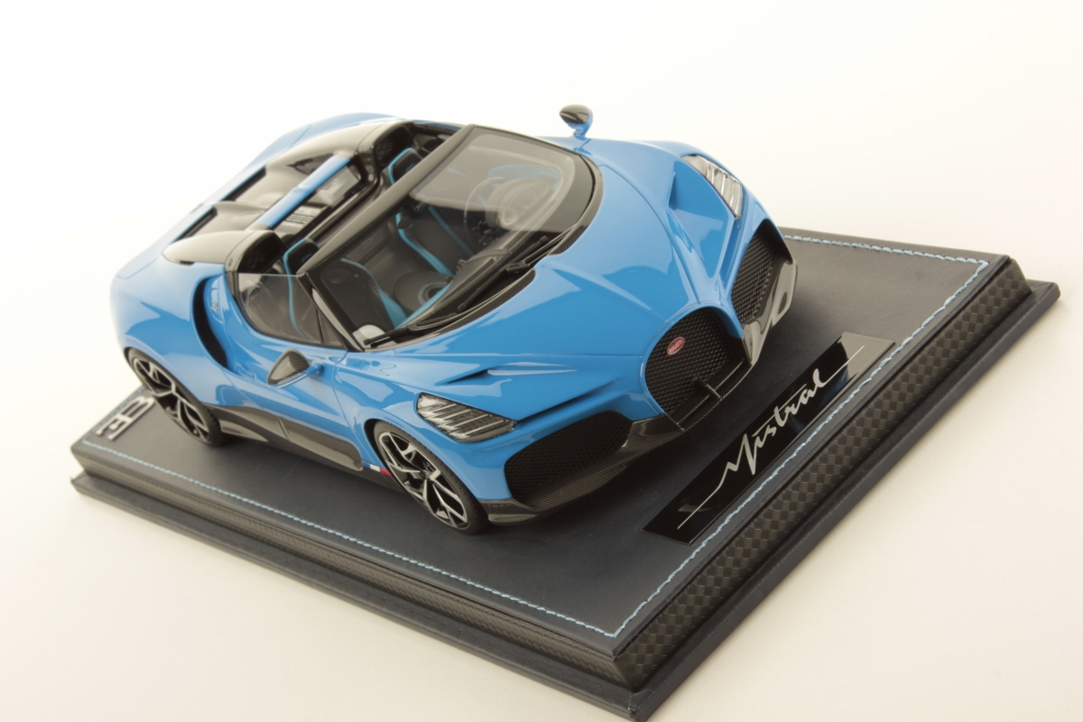 mr-collection-models-bugatti-w16-mistral-1-18-miniature-auto-de-collection-3 image 3