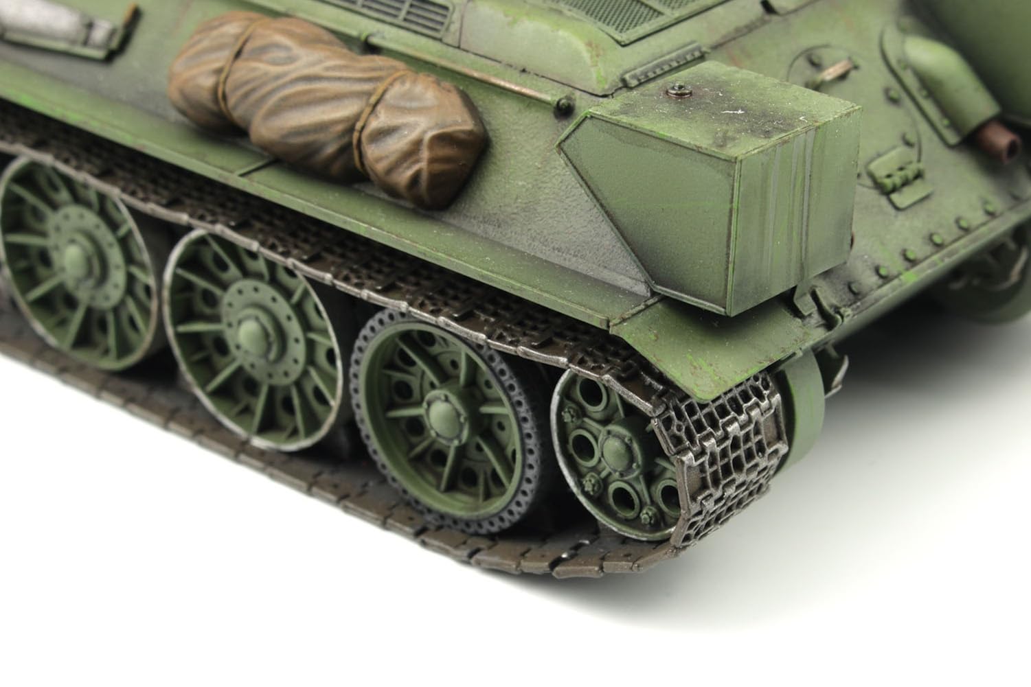italeri-6570-t-34-76-1943-premium-edition-maquette-char-1-35 image 6
