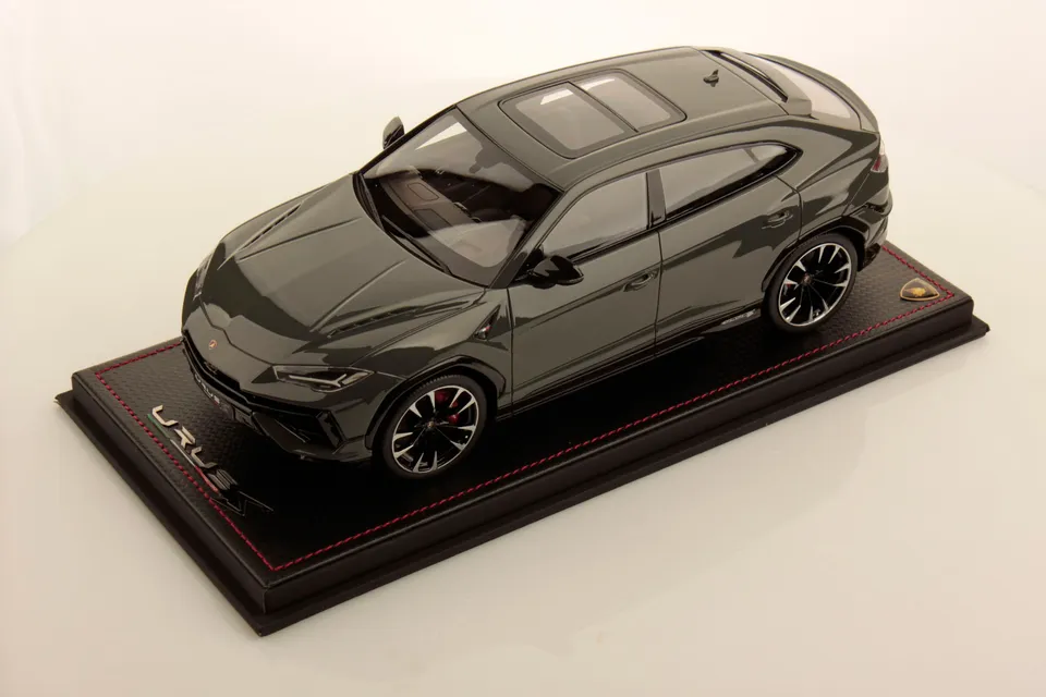 mr-collection-models-lamborghini-urus-s-1-18-miniature-auto-de-collection image 1