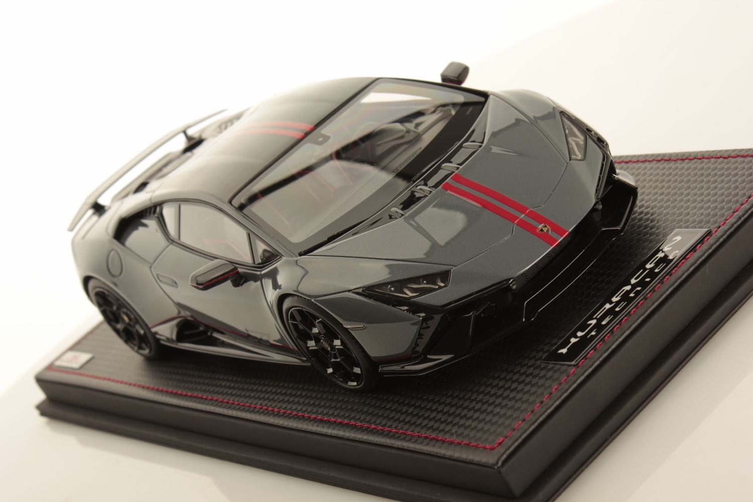 mr-collection-models-lamborghini-hurac-n-tecnica-60th-1-18 image 3