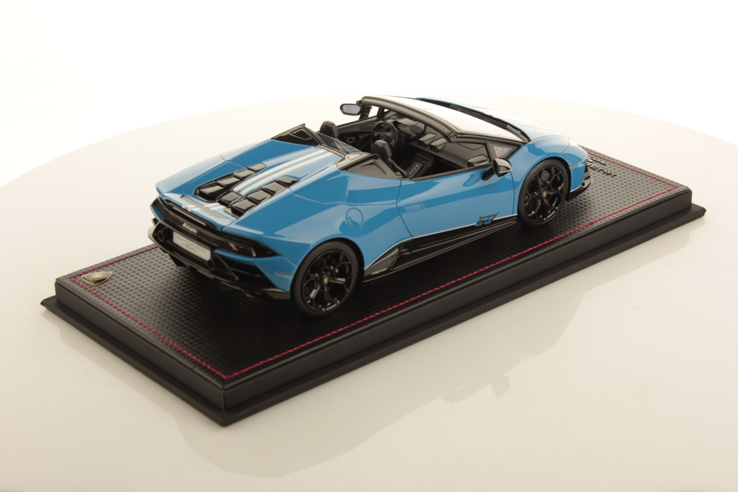 mr-collection-models-lamborghini-hurac-n-evo-spyder-60th-1-18-miniature-auto image 2