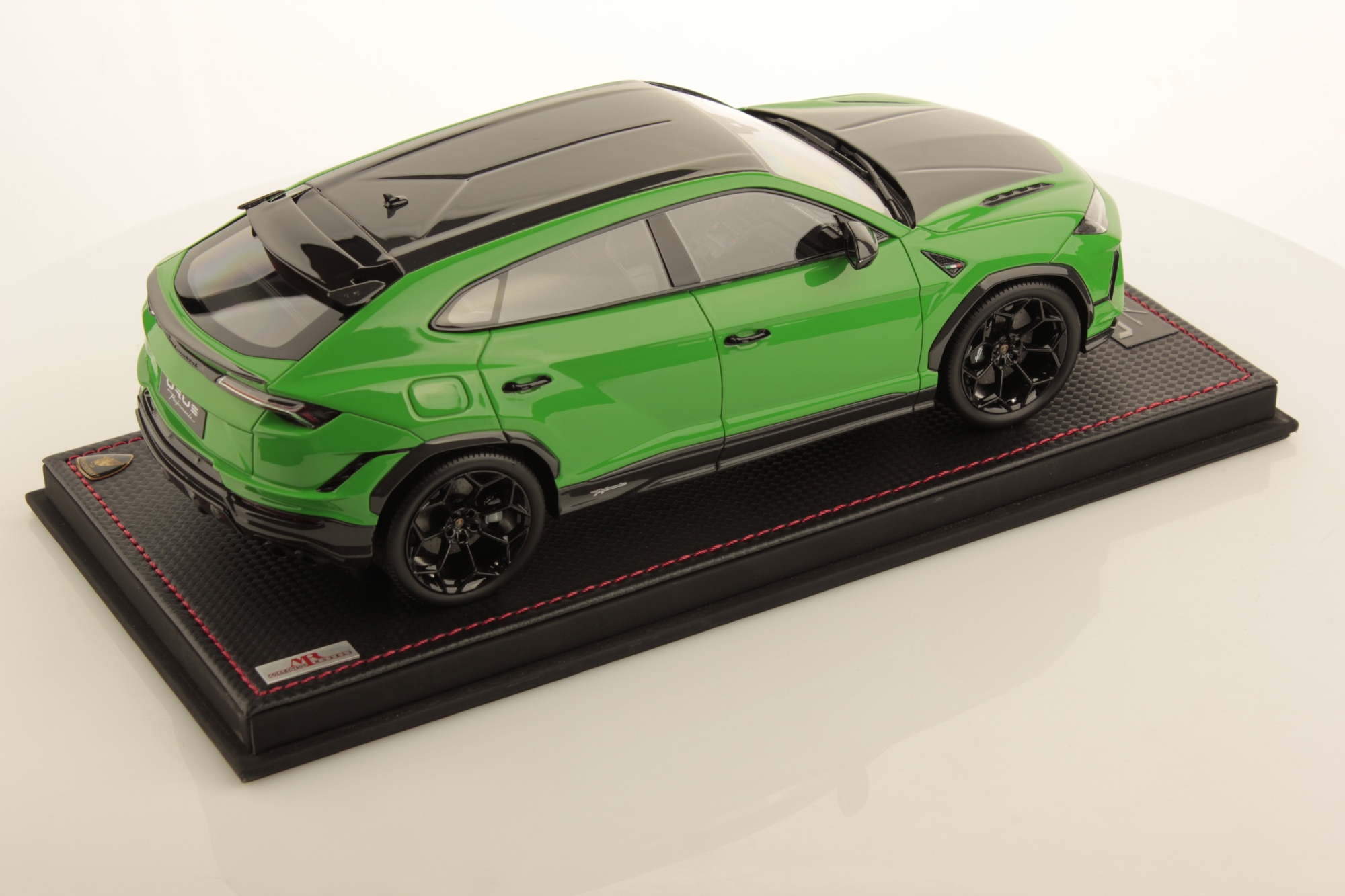mr-collection-models-lamborghini-urus-performante-1-18-3 image 2