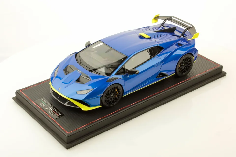 mr-collection-models-lamborghini-hurac-n-sto-1-18-miniature-auto-de-collection image 1