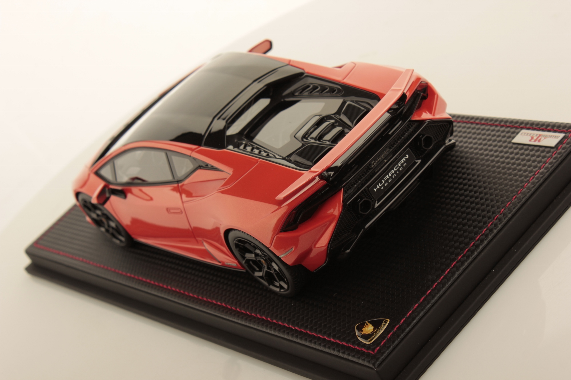 mr-collection-models-lamborghini-hurac-n-tecnica-1-18-miniature-auto-de-collecti image 4