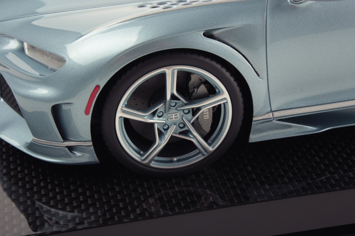 mr-collection-models-bugatti-chiron-super-sport-1-18-4 image 5