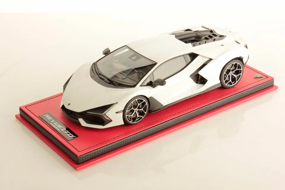 mr-collection-models-lamborghini-revuelto-1-18-miniature-auto-v12-hybride image 1
