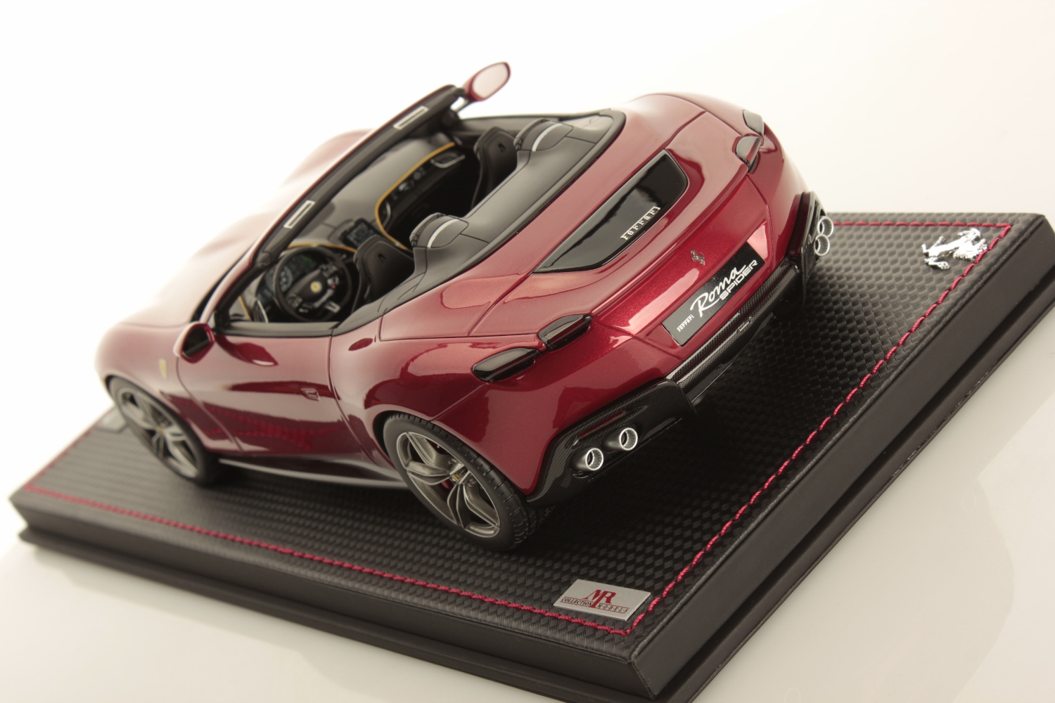 mr-collection-models-ferrari-roma-spider-1-18-miniature-cabriolet-toit-souple image 4