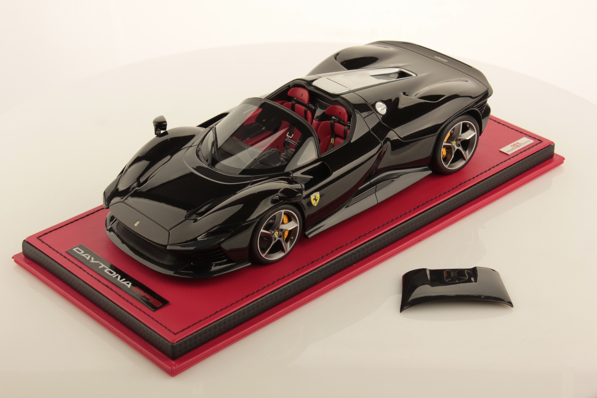 mr-collection-models-ferrari-daytona-sp3-1-18-miniature-auto-icona image 7