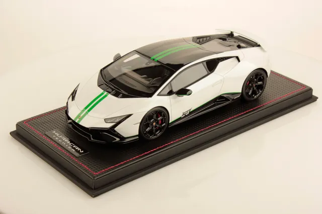 mr-collection-models-lamborghini-hurac-n-tecnica-60th-miniature-auto-1-18 image 1