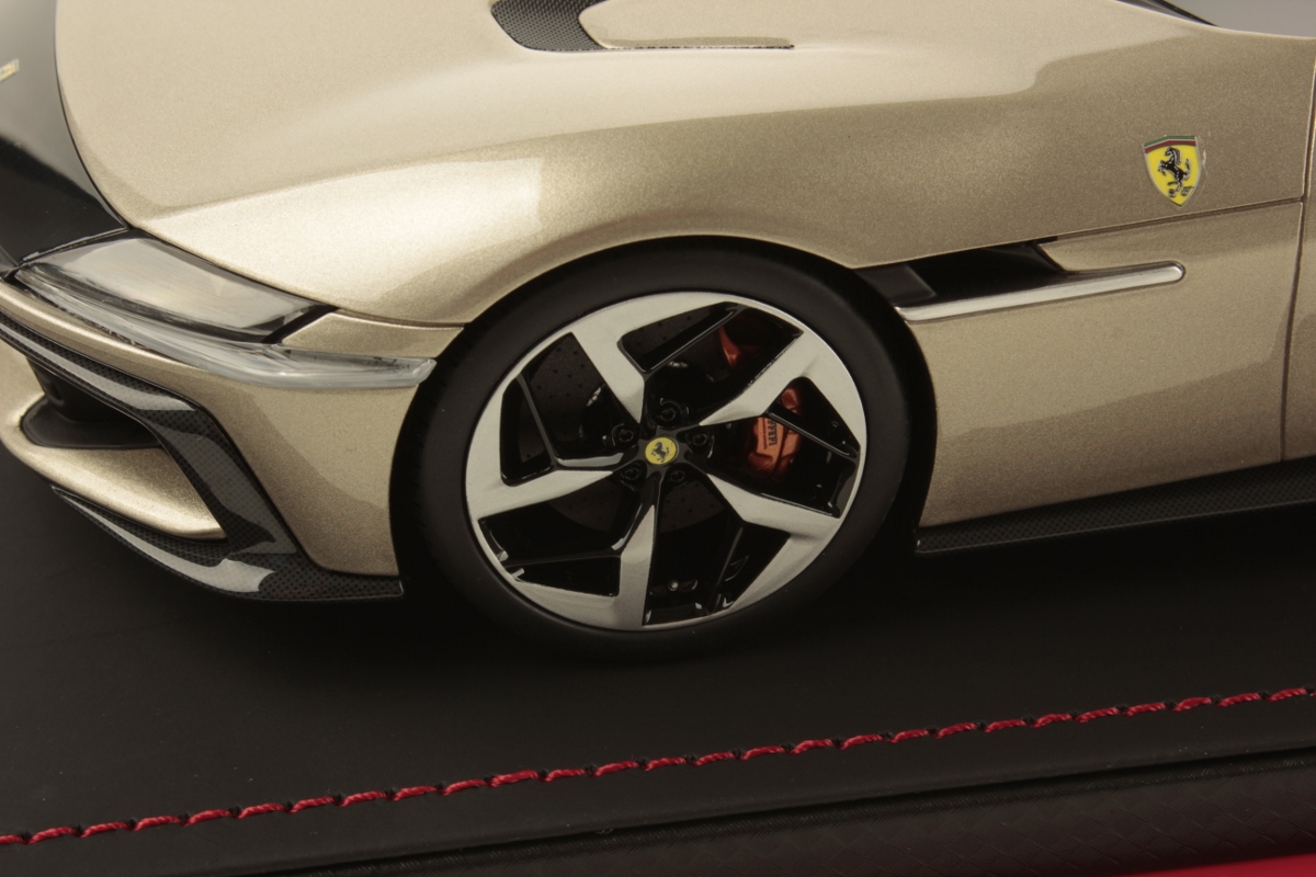 mr-collection-models-ferrari-12-cilindri-spider-1-18 image 5