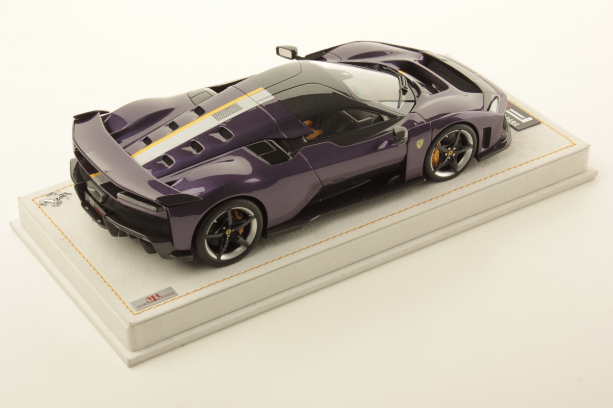 mr-collection-models-ferrari-f80-1-18-miniature-auto-2 image 2