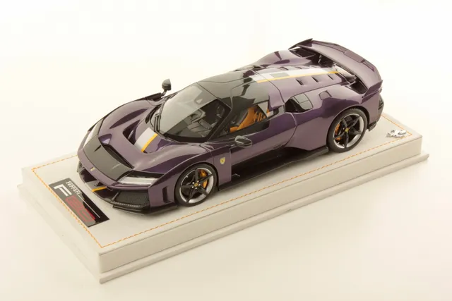 mr-collection-models-ferrari-f80-1-18-miniature-auto-2 image 1