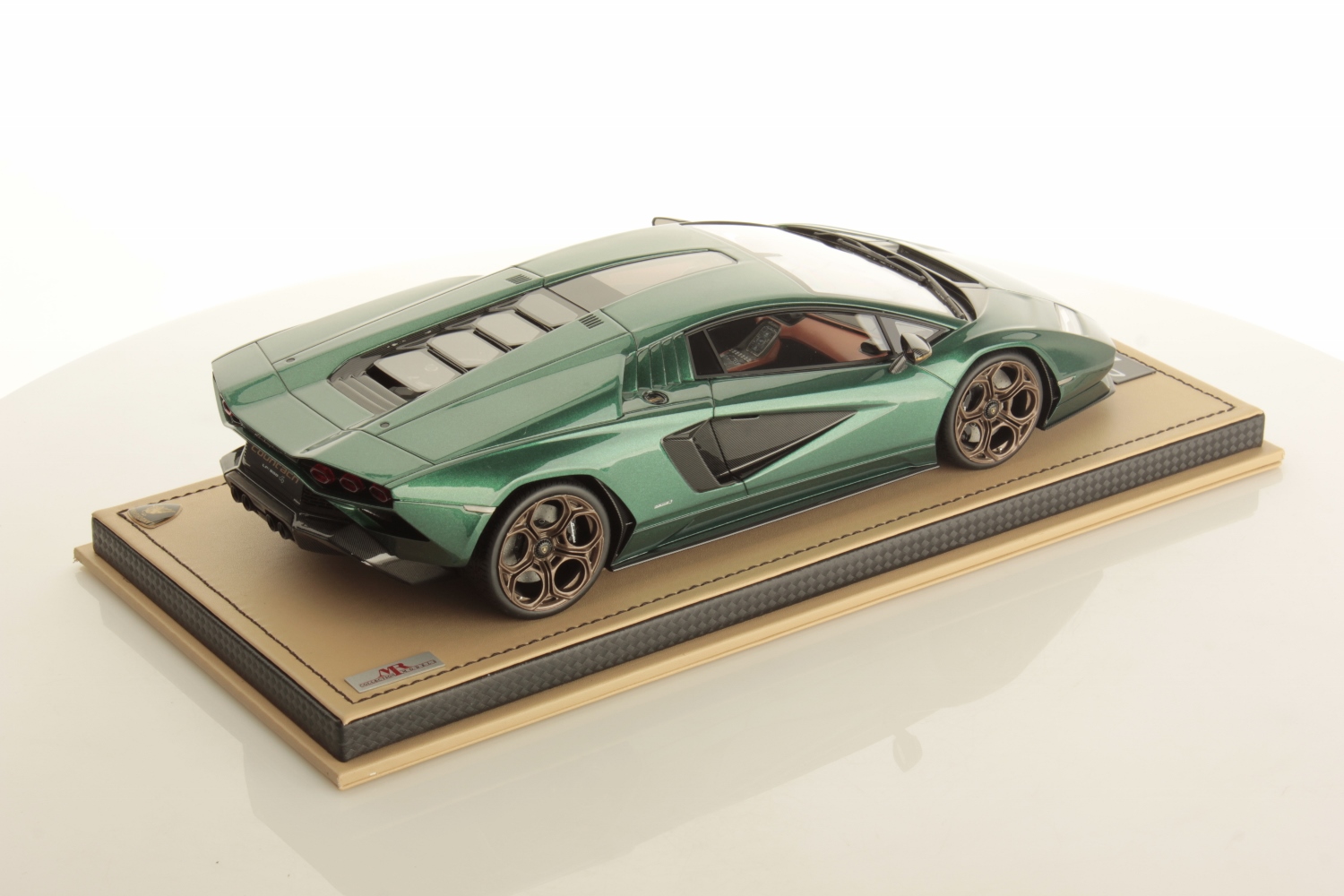 mr-collection-models-lamborghini-countach-lpi-800-4-1-18-miniature-auto image 2