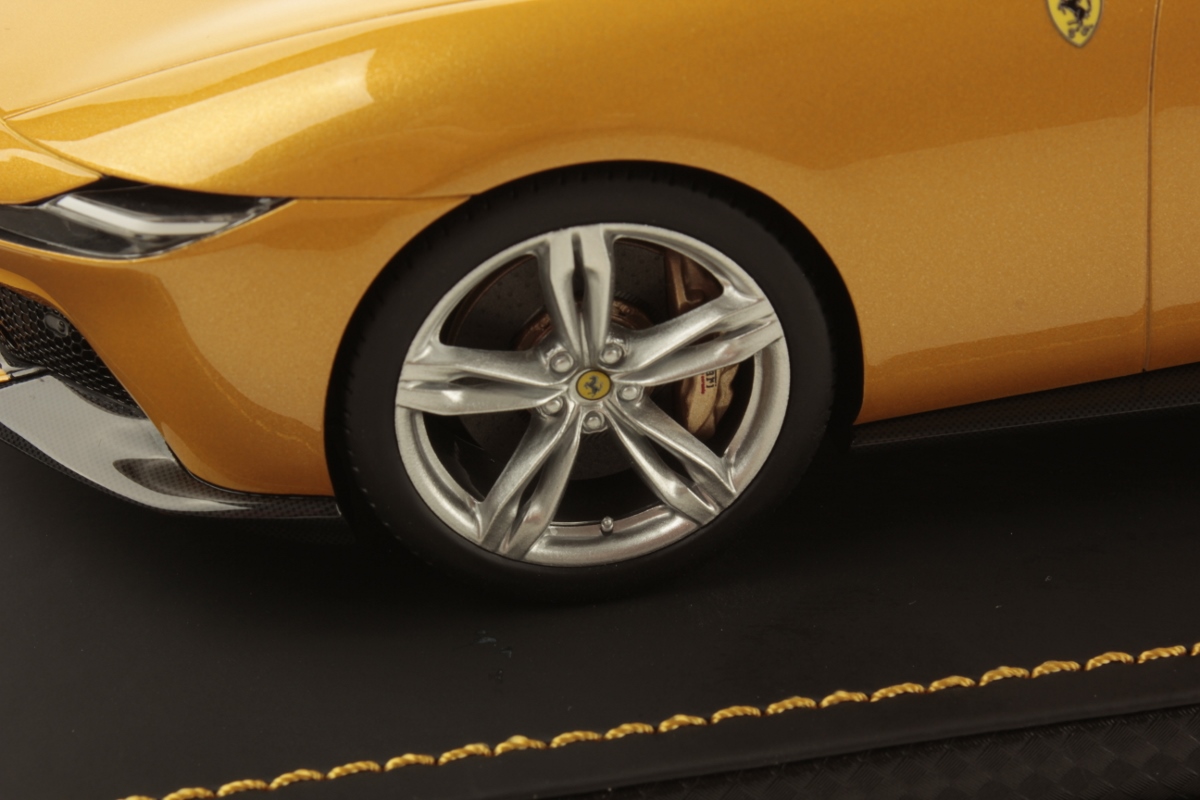 mr-collection-models-ferrari-amalfi-1-18-miniature-auto-de-collection image 5