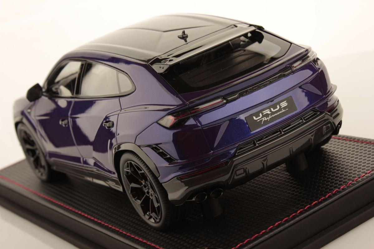 mr-collection-models-lamborghini-urus-performante-1-18-miniature-auto-de-collect image 4